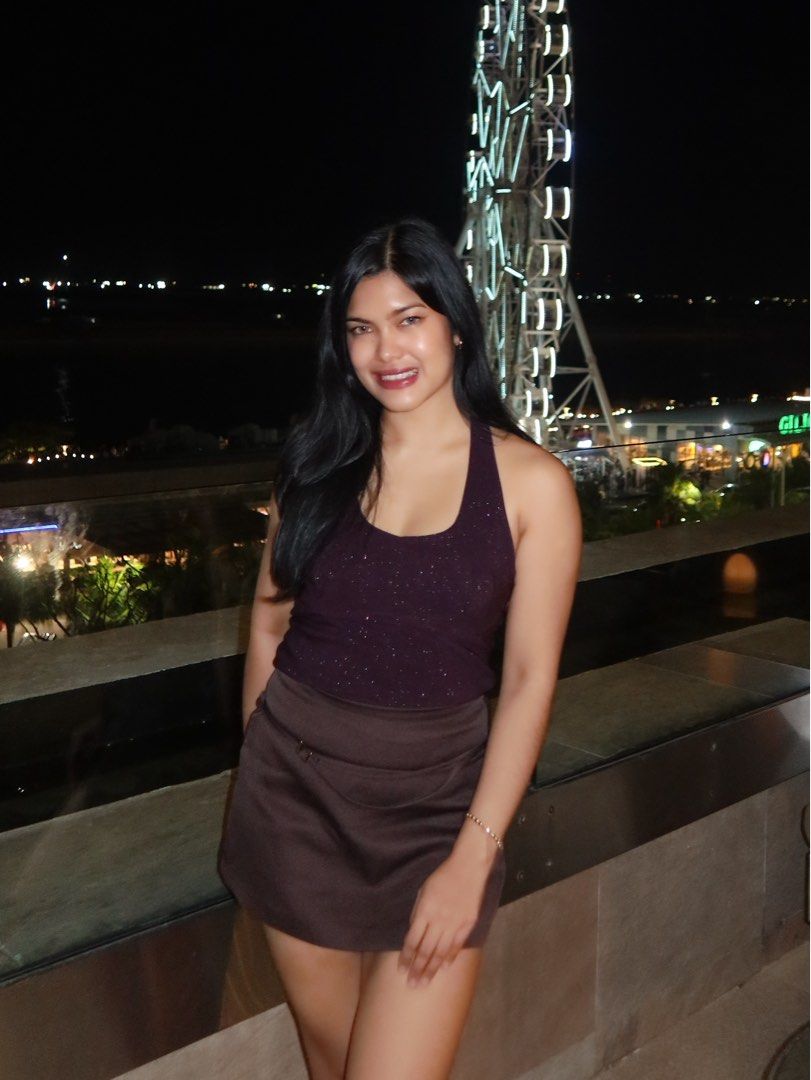 Purple Glittery Halter Top (Category: Longsleeves) located in Quezon City. Submitted by kimvmdr (Listing ID 1440471521, Image 2). Description: Thrifted from Ig Halter neck, glittery detail.