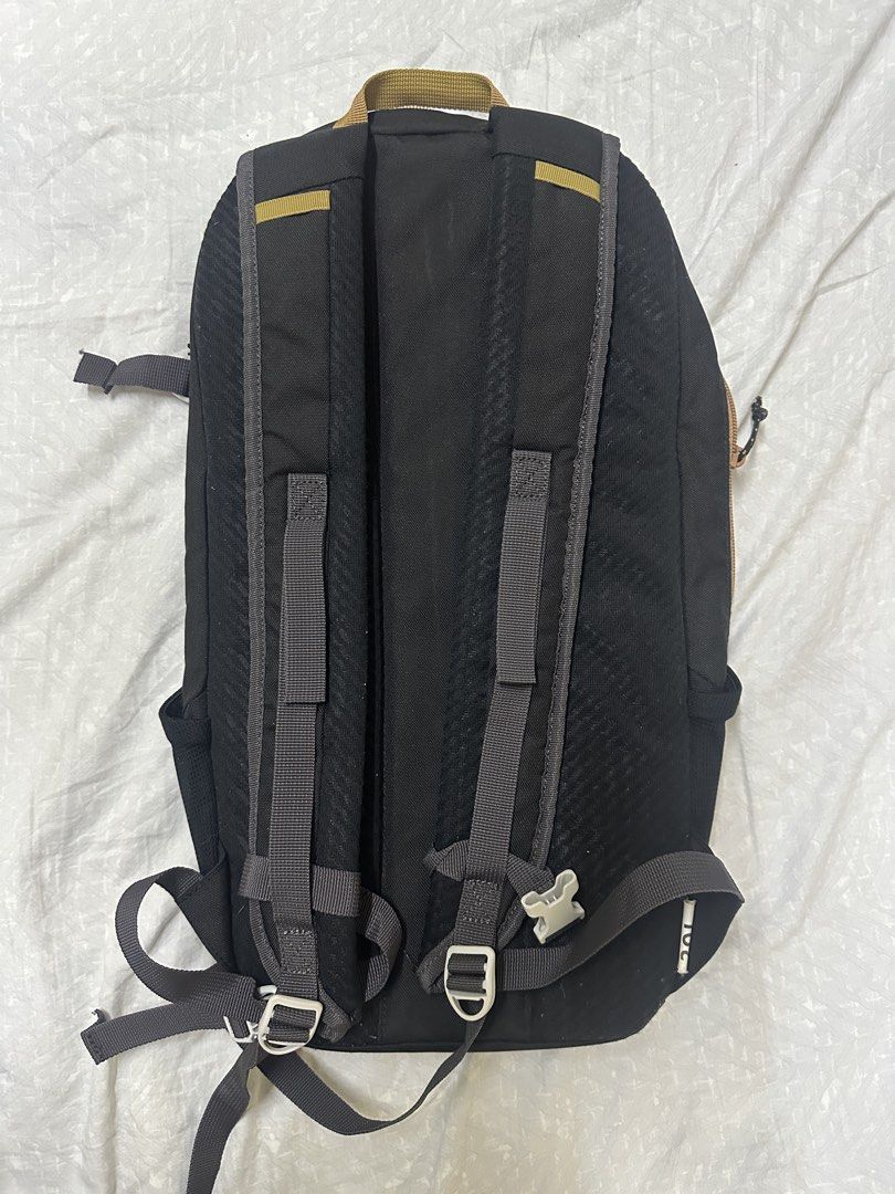 Quechua Backpack (Category: Backpacks) located in Manila. Submitted by declutteringlot (Listing ID 1440555212, Image 2). Description: .