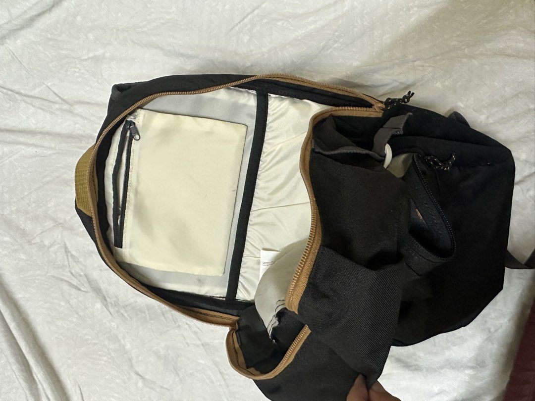 Quechua Backpack (Category: Backpacks) located in Manila. Submitted by declutteringlot (Listing ID 1440555212, Image 3). Description: .