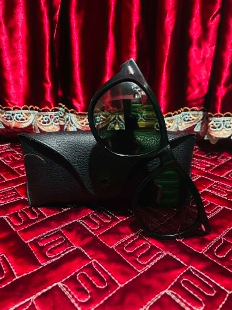 Ray-Ban Wayfarers Unisex (Category: Everything Else Others) located in Caloocan City. Submitted by chalsyjune069 (Listing ID 1440537760, Image 2). Description: Ray-Ban Wayfarers unisex model RB2140 901 Classic Original Black Frame (Negotiable) Size:50mm,-22 Standard fit Flows: None. Old Stock, Faded Name detail. Payment Methods: GCash, Cash Delivery Options: (shoulder by Buyer) : Grab, JNT, Lalamove , Angkas, Mr. Speedy within Metro Manila. Vis/M