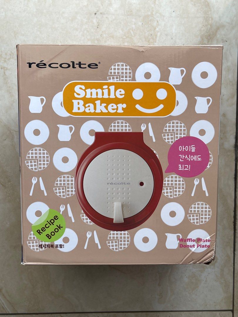 Récolte Smile Baker Waffle/Donut Maker (Category: Cookers) located in Pasay City. Submitted by kkalien (Listing ID 1440494877, Image 1). Description: Récolte - Smile Baker RSM-1(R) Waffle/Donut Maker Easy-to-use pancake machine that can make cute and tasty gingerbread-man-shaped or American-style pancakes Double-sided heating plate design enables quick cooking time at 3 minutes Detachable baking plates that are easy to clean and replace Power: 60