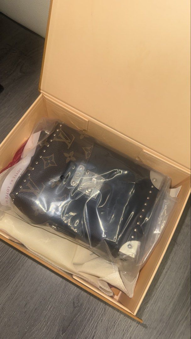 rectangular sling (Category: Cross-body Bags) located in Singapore. Submitted by ms_potat00 (Listing ID 1440505166, Image 1). Description: brand new in box.