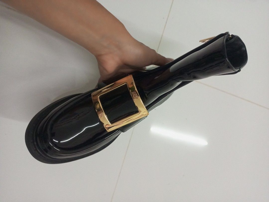 ROGER VIVIER BOOTS (Category: Sneakers & Footwear) located in Bulacan. Submitted by joanagwen (Listing ID 1440491819, Image 2). Description: Gandaaaaa 🥹🥹🥹.