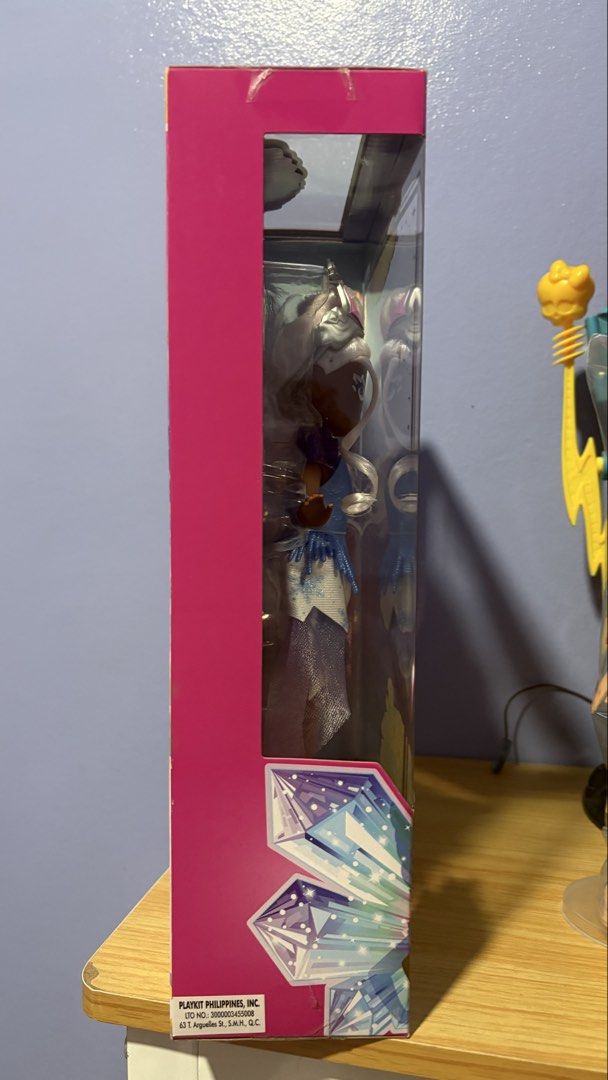 Royale High Chromae (Category: Figurines & Statues) located in Bacoor. Submitted by jhieeero (Listing ID 1440562329, Image 2). Description: CODE IS USED!! Plastic Pins are still Intact!.