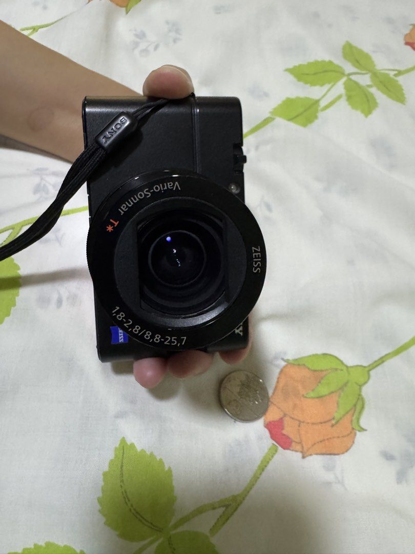 RX100M3 (Category: Cameras) located in Pasay City. Submitted by mscaoo (Listing ID 1440500523, Image 3). Description: - Sony RX100M3 compact camera - Perfect for travel and everyday photography - Meetup locations: SM City Bacoor, or in Manila Parqal Mall Honest Issue: - need to change battery - not using because im using my iphne -no charger, no manual, no box -im charging it thru the usb laptop connector The rest and physical camera is okay NO I