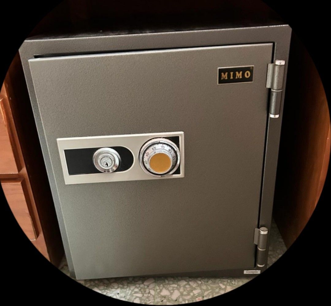 Safe Box466877679362396160
