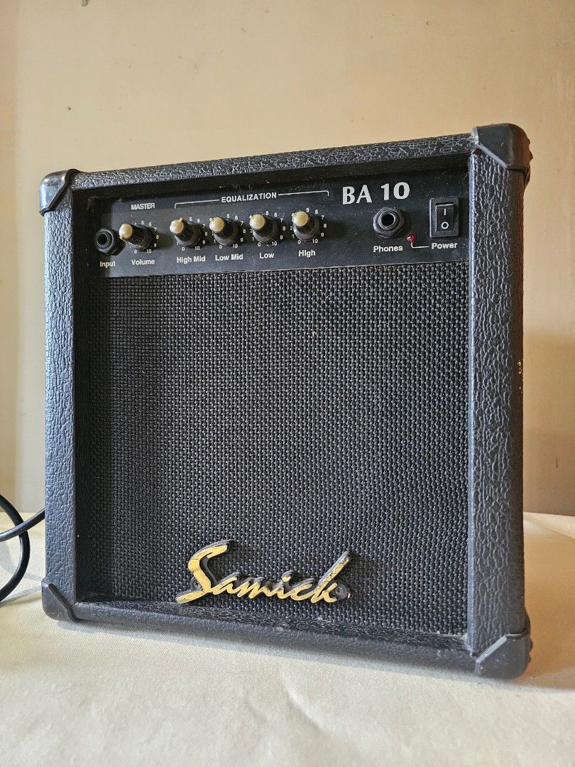 Samick BA 10 Bass Amplifier (Category: Soundbars, Speakers & Amplifiers) located in Mandaluyong City. Submitted by open_stash (Listing ID 1440434543, Image 2). Description: • Samick BA 10 bass amplifier • 250v ac 50/60Hz • Ideal for beginners, practice sessions or small gigs • Controls: Master Volume, EQ (High-Mid Low-Mid, Low, High) • Headphones socket [6.5 mm] • Input socket [6.5 mm] • Compact body • Size: 28 cm × 28 cm × 17 cm Issues: Kakagula