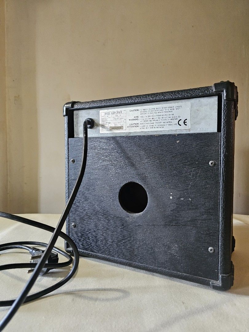 Samick BA 10 Bass Amplifier (Category: Soundbars, Speakers & Amplifiers) located in Mandaluyong City. Submitted by open_stash (Listing ID 1440434543, Image 3). Description: • Samick BA 10 bass amplifier • 250v ac 50/60Hz • Ideal for beginners, practice sessions or small gigs • Controls: Master Volume, EQ (High-Mid Low-Mid, Low, High) • Headphones socket [6.5 mm] • Input socket [6.5 mm] • Compact body • Size: 28 cm × 28 cm × 17 cm Issues: Kakagula