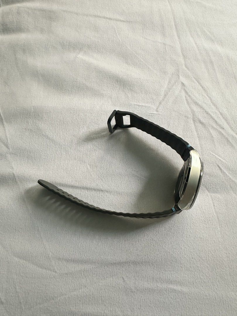 Samsung Galaxy Watch 7 (40mm) (Category: Wearables & Smart Watches) located in Paranaque City. Submitted by aca0320 (Listing ID 1440388931, Image 3). Description: Good as new With box, cable charger & extra straps .