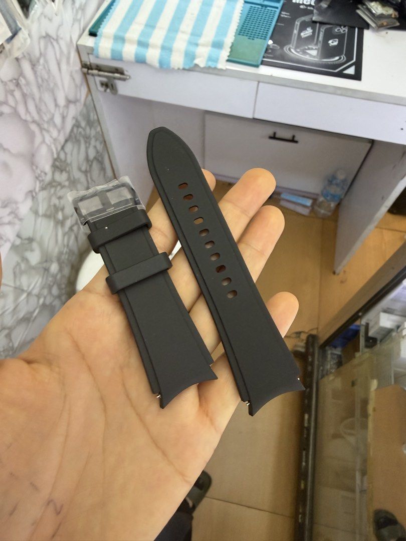 Samsung Watch strap 4/5/6/7 Original S/M (Category: Cases & Sleeves) located in San Juan City. Submitted by mobileterritory2012 (Listing ID 1440464486, Image 1). Description: Original Strap small to medium Loc theater greenhills.