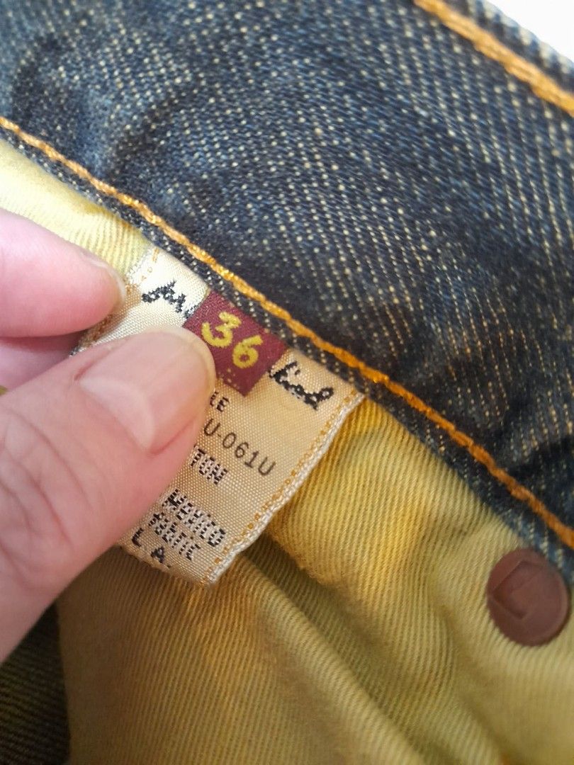 Seven For All Mankind Bootcut Jeans Size 36 (Category: Jeans) located in Makati City. Submitted by claire.1221 (Listing ID 1440490641, Image 3). Description: 📍muntinlupa or makati lalamove/ j&t - Brand: Seven For All Mankind - Style: Bootcut Jeans - Wash: Dark Wash Denim - Size: 36 Waist - Material: 100% Cotton - Assembled in: Mexico - Washed in: Los Angeles - Cut Number: 718368 - Care: Refer to care label for washing instructions.