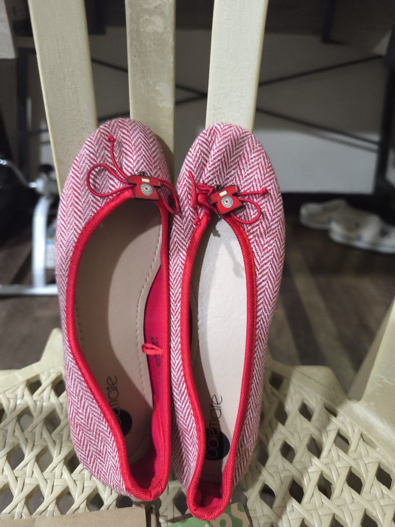 Solemate Doll shoes/ Ballet flats (Category: Flats & Sandals) located in Muntinlupa City. Submitted by colorme.happy (Listing ID 1440576065, Image 2). Description: Bnew Cute pink flats with a herringbone pattern. Red trim around the edges. Little bow detail on the front. Easy slip-on style. Great for casual wear..