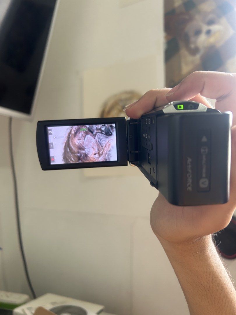 Sony Handycam DCR-SX43E Camcorder (Category: Video Cameras) located in Quezon City. Submitted by pia_adela.secreto (Listing ID 1440559363, Image 3). Description: Sony Handycam DCR-SX43E Camcorder / Video Camera ₱10,000 since I bought it for a higher price in last year but im open to different price offers inclusion: what you’re seeing in the box except sd card. (charger, 2 batteries, rca cable, usb cable, manuals/cd) issue: dents/scratches that d