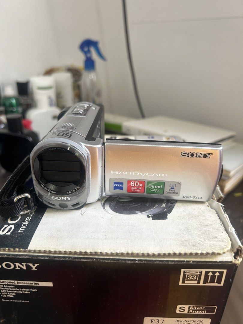 Sony Handycam DCR-SX43E Camcorder (Category: Video Cameras) located in Quezon City. Submitted by pia_adela.secreto (Listing ID 1440559363, Image 1). Description: Sony Handycam DCR-SX43E Camcorder / Video Camera ₱10,000 since I bought it for a higher price in last year but im open to different price offers inclusion: what you’re seeing in the box except sd card. (charger, 2 batteries, rca cable, usb cable, manuals/cd) issue: dents/scratches that d