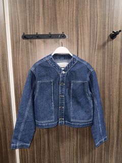 (Category: ) located in . Submitted by clearcloset13 (Listing ID 1440474856, Image 1). Description: .