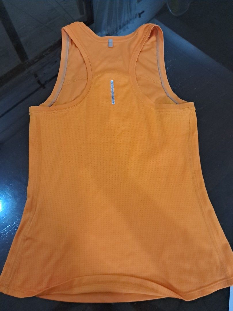 Tank top (Category: Activewear) located in Manila. Submitted by cherrytreasures (Listing ID 1440476572, Image 2). Description: nike women dri fit work out tank top, xs.