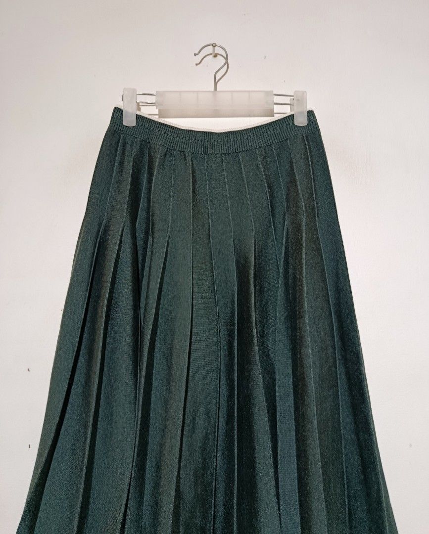Thom Browne - Pointelle Pleated Wool Silk Skirt (Category: Luxury Apparel) located in San Fernando. Submitted by son.twice.stuff (Listing ID 1440521466, Image 3). Description: Item: Thom Browne - Pointelle Pleated Wool Silk Skirt Tagged Size: 2./42. Dimensions Waistline: 13" To 16" Length: 24" Leg Opening: 40" Stretch Material Condition: Excellent SRP: 98K PHP Made In Italy Material 70% Wool 30% Silk Price: 15800 Free Shipping.