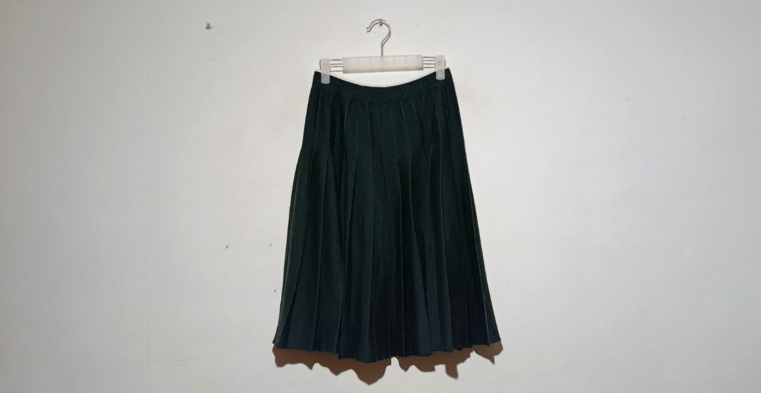 Thom Browne - Pointelle Pleated Wool Silk Skirt (Category: Luxury Apparel) located in San Fernando. Submitted by son.twice.stuff (Listing ID 1440521466, Image 2). Description: Item: Thom Browne - Pointelle Pleated Wool Silk Skirt Tagged Size: 2./42. Dimensions Waistline: 13" To 16" Length: 24" Leg Opening: 40" Stretch Material Condition: Excellent SRP: 98K PHP Made In Italy Material 70% Wool 30% Silk Price: 15800 Free Shipping.