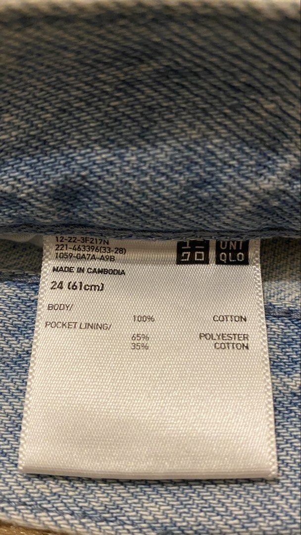 UNIQLO - baggy jeans (Category: Jeans) located in Davao. Submitted by altheack (Listing ID 1440513785, Image 3). Description: Authentic Uniqlo Jeans Classic five pocket design Wide cut with a low-rise waist Minor stain Size: 24(61cm) RFS: Decluttering .