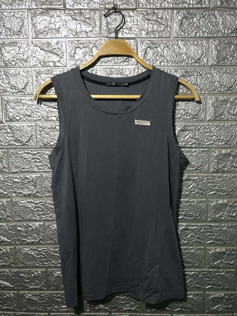 Uniqlo Muscle Sando (Category: Activewear) located in Caloocan City. Submitted by freecloud-3645 (Listing ID 1440536279, Image 1). Description: Authentic Excellent condition 9/10 color rate No issue.