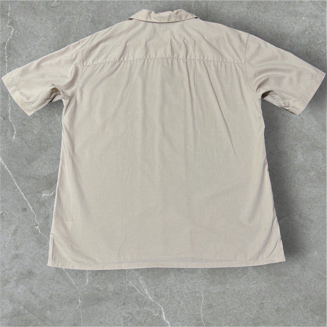 Uniqlo Open Collar (BRANDNEW) (Category: Formal Shirts) located in Cavite. Submitted by igiboybthn (Listing ID 1440519792, Image 2). Description: Uniqlo Open Collar (BRANDNEW) Small Beige Dimensions: 21.5” x 27.5” 💸 GCash / Bank Transfer 🚚 J&T | Lalamove 📦 Shipping fee c/o buyer 📍Bacoor Cavite NOTE: Color may vary due to lighting DM if interested.