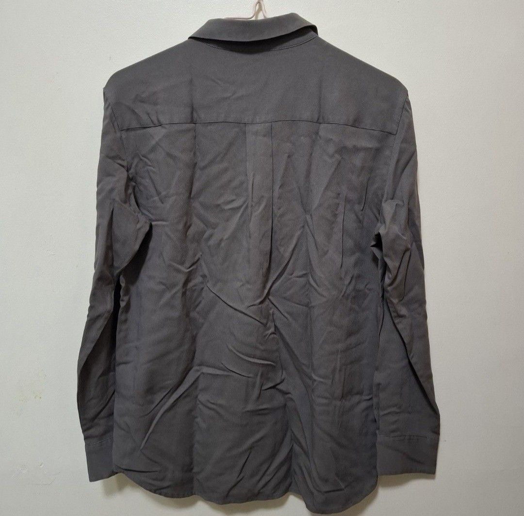 Uniqlo Rayon Long Sleeve Blouse (Category: Longsleeves) located in Bacoor. Submitted by ag.yu (Listing ID 1440549409, Image 3). Description: .