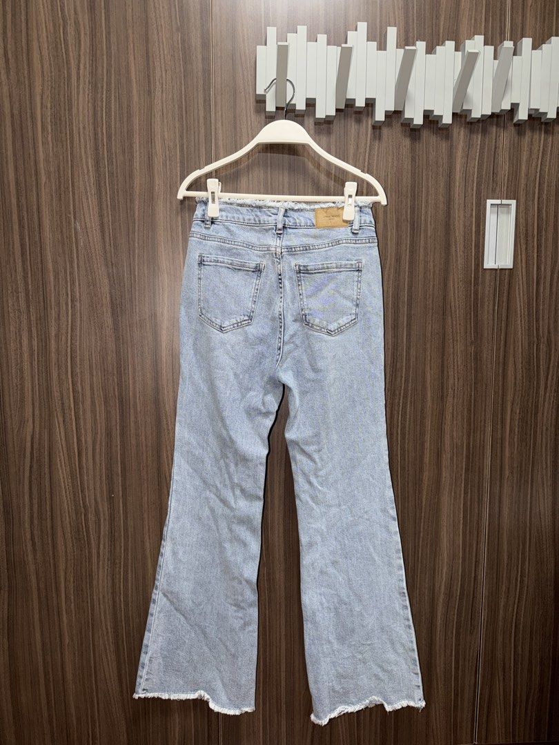 Urban Revivo flare jeans (Category: Jeans) located in Makati City. Submitted by clearcloset13 (Listing ID 1440473892, Image 3). Description: Size 27.