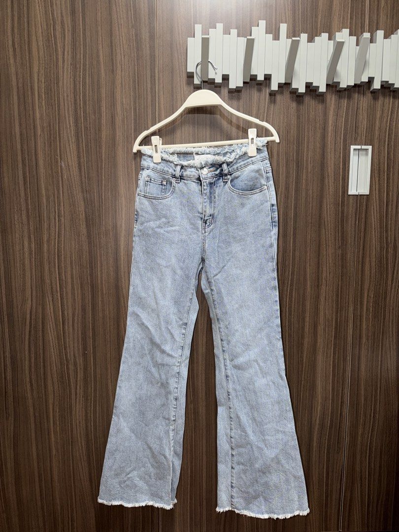 Urban Revivo flare jeans (Category: Jeans) located in Makati City. Submitted by clearcloset13 (Listing ID 1440473892, Image 1). Description: Size 27.