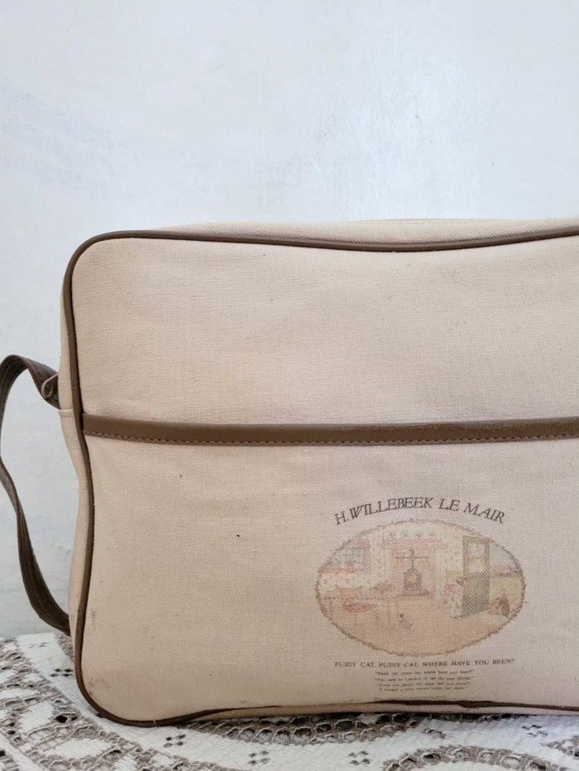 Vintage Canvas Leather Hand Bag (Category: Purses & Pouches) located in Balanga. Submitted by marae_c (Listing ID 1440518275, Image 3). Description: In very good condition. With minimal flaws, may onting dumi sa may ilalim and small sa likod, see last pics for ref. other than that all goods and a good quality bag. Rfs. Decluttwring from my personal collection. Not in use. Have too many bags already. Sa mga nakakakila and nagccollect ng book artpi