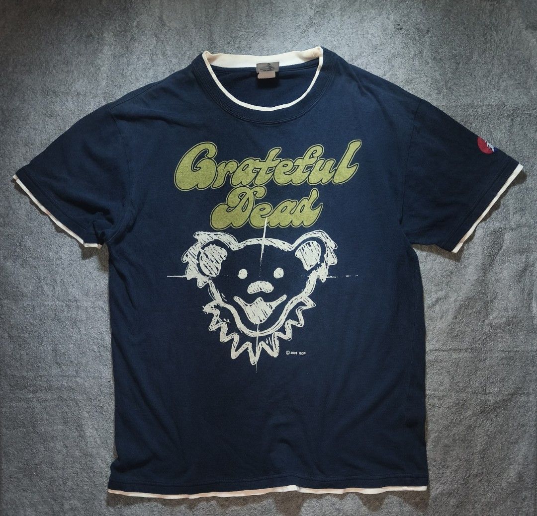 Vintage Grateful Dead Dancing Bear T-Shirt 2006 (Category: Tshirts & Polo Shirts ) located in Cagayan de Oro. Submitted by adamfitz (Listing ID 1440410089, Image 1). Description: - Navy blue Grateful Dead t-shirt - Features iconic dancing bear graphic on front - Grateful Dead lightning bolt logo on sleeve - Made in 2006 - Great for any Grateful Dead fan size large has a hole in the back payment: Gcash courier: J&T color may vary due to lightning 
