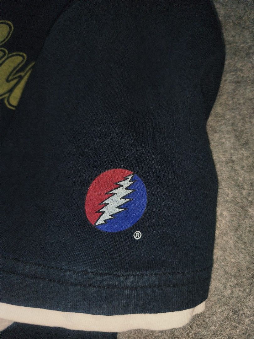 Vintage Grateful Dead Dancing Bear T-Shirt 2006 (Category: Tshirts & Polo Shirts ) located in Cagayan de Oro. Submitted by adamfitz (Listing ID 1440410089, Image 3). Description: - Navy blue Grateful Dead t-shirt - Features iconic dancing bear graphic on front - Grateful Dead lightning bolt logo on sleeve - Made in 2006 - Great for any Grateful Dead fan size large has a hole in the back payment: Gcash courier: J&T color may vary due to lightning 