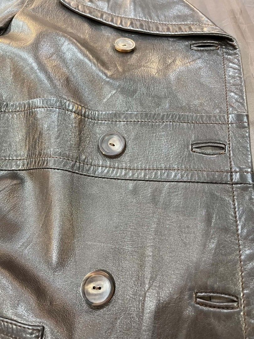 Vintage Gucci Tom Ford Leather Trench Coat (Category: Luxury Apparel) located in Baguio. Submitted by pureocean_b7c028 (Listing ID 1440443988, Image 3). Description: Guaranteed Authentic.