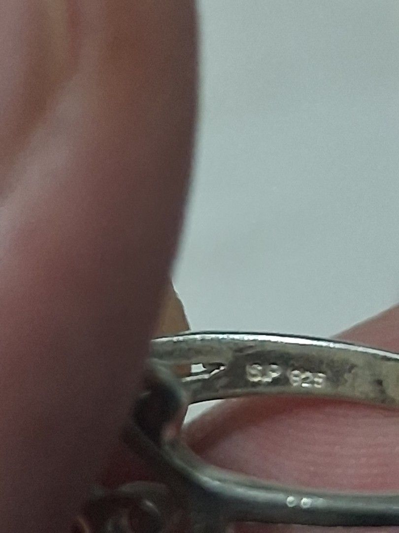 Vintage Silver 925 Statement Ring (Category: Rings) located in Las Pinas. Submitted by chariepadilla (Listing ID 1440505102, Image 3). Description: Size 7.5.