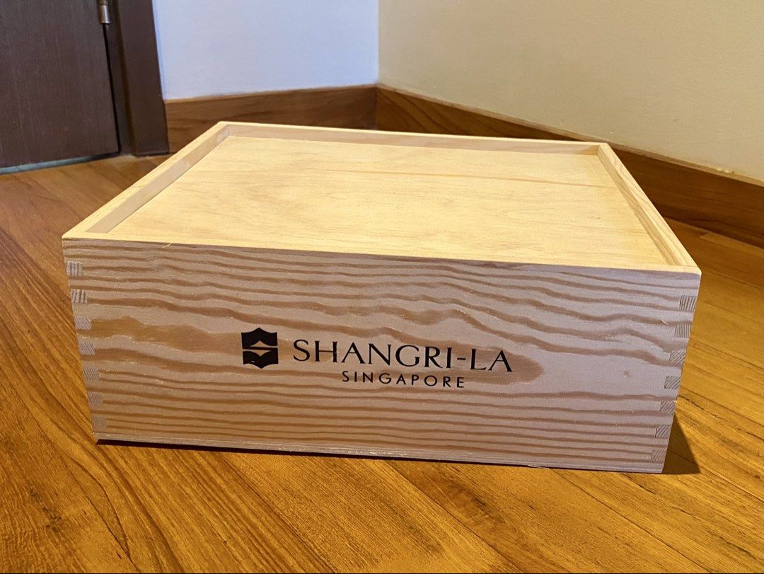 Wooden box466379626565478400