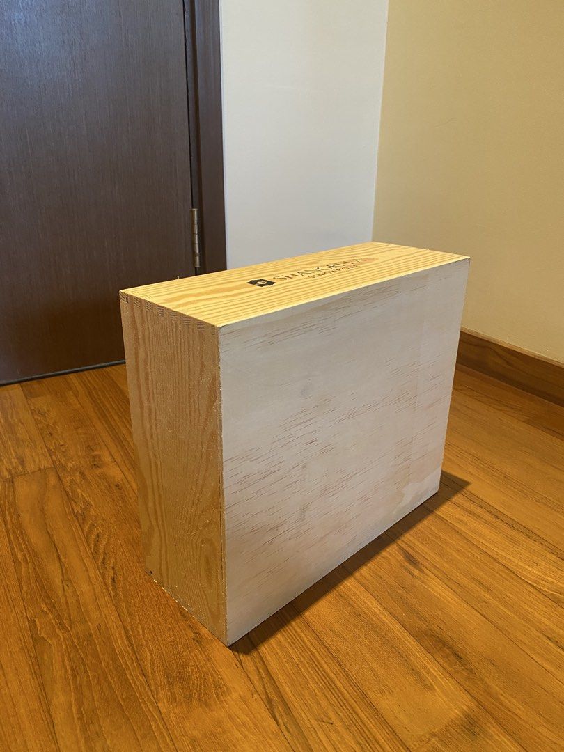 Wooden box466379626565478402