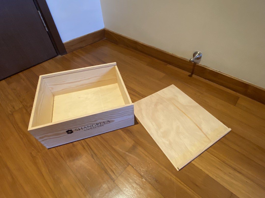 Wooden box466379626565478404