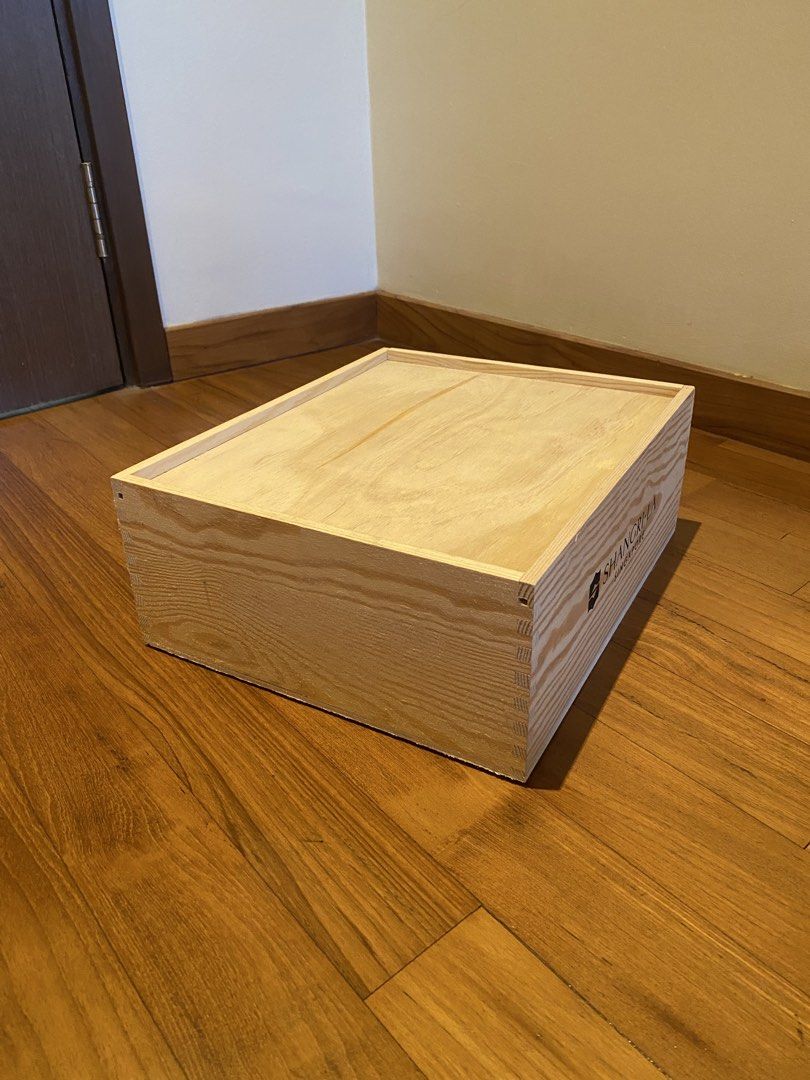 Wooden box466379626565478401