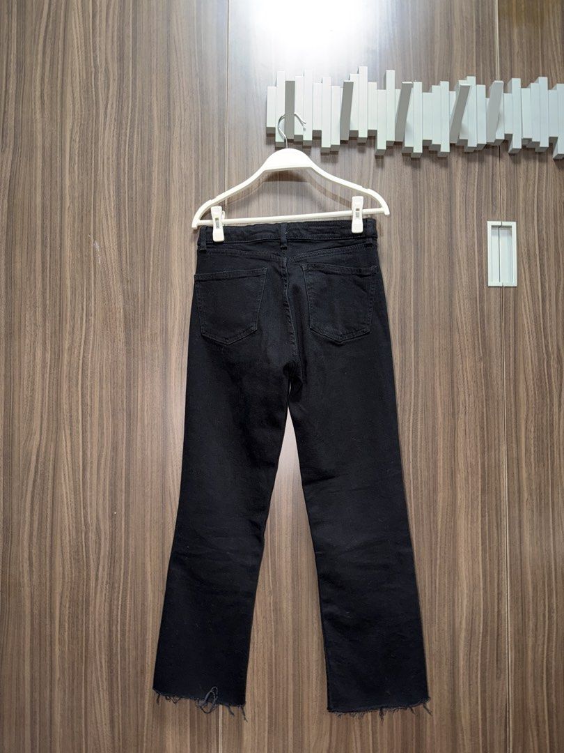 Zara black denim flare jeans (Category: Jeans) located in Makati City. Submitted by clearcloset13 (Listing ID 1440478628, Image 2). Description: Size 38.