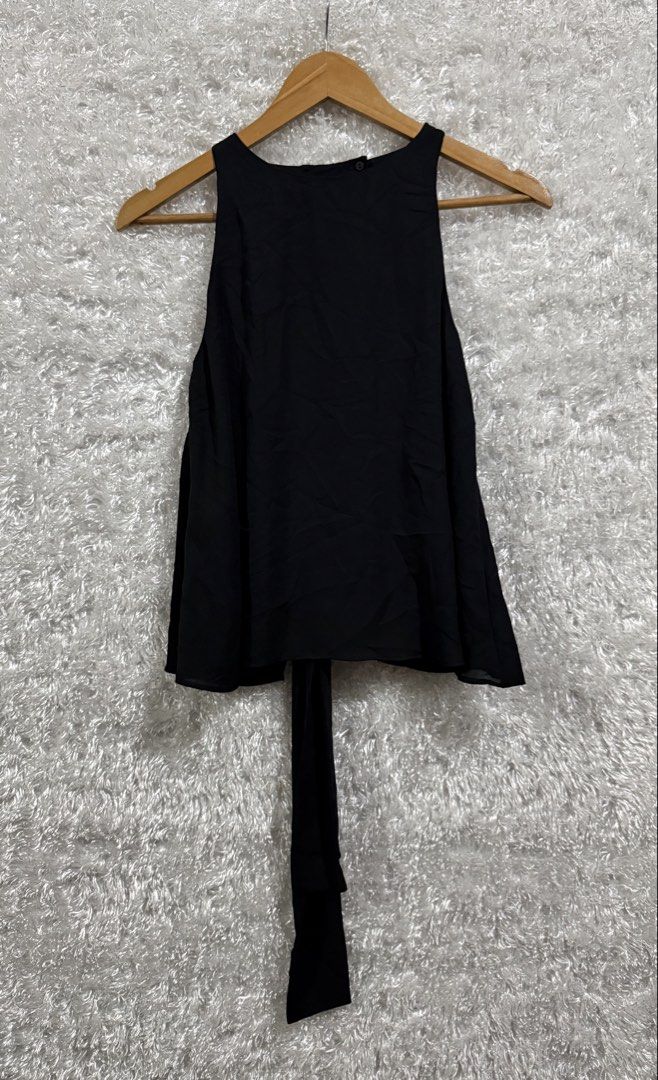 Zara Black Halter with Open Tied Back Top (Category: Sleeveless) located in Naga. Submitted by tiindahunts (Listing ID 1440402831, Image 1). Description: From Hongkong box!.
