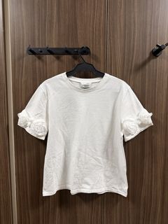 (Category: ) located in . Submitted by clearcloset13 (Listing ID 1440504890, Image 1). Description: .
