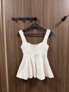 (Category: ) located in . Submitted by clearcloset13 (Listing ID 1440488355, Image 1). Description: .