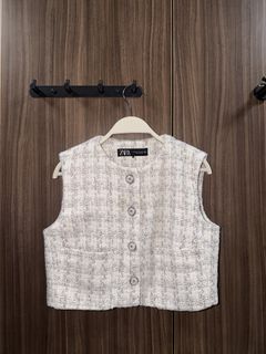 (Category: ) located in . Submitted by clearcloset13 (Listing ID 1440487763, Image 1). Description: .