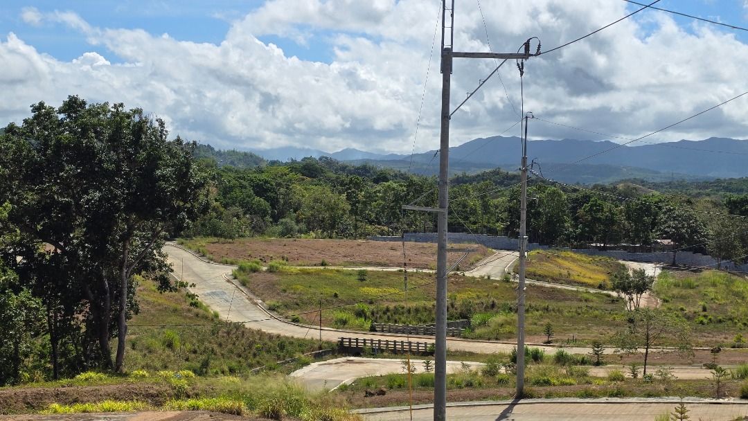 252 sqm lot at Tanay Rizal (Category: Lot) located in Quezon City. Submitted by jeyoleo (Listing ID 1440604089, Image 2). Description: High End Residential Subdivision Lot at Tanay Rizal! Plenty of available lot to choose from! Be the first to choose the best lot! 252 sqm lot Php 4,150,000 27k per month 20%DP Spread for 24 Months Highlights: Fresh air Majestic View Lush Green Open Spaces Cool Breeze Strategic Location Capital Appreciation.