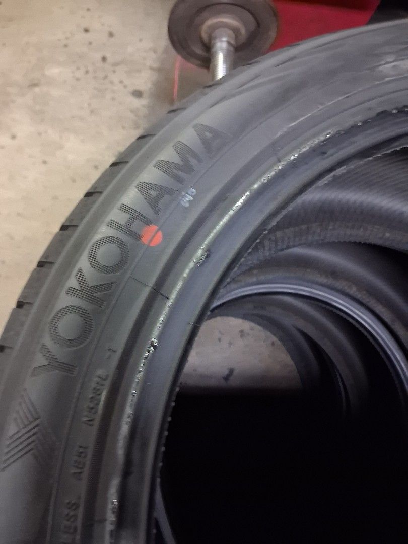 255/40r18" yokohama bluearth-GT "Made in Japan, dot 4023, 95% (Category: Used Tyres) located in Singapore. Submitted by eric8490 (Listing ID 1440721773, Image 2). Description: Price include installation and balancing nitrongen Pm me Tyre spec😄😄😄 yokohama bluearth-GT 255/40/18" dot4023, 95% made in Japan price$400set, 4pc available For more information pls call on whats app: Eric 94697280.