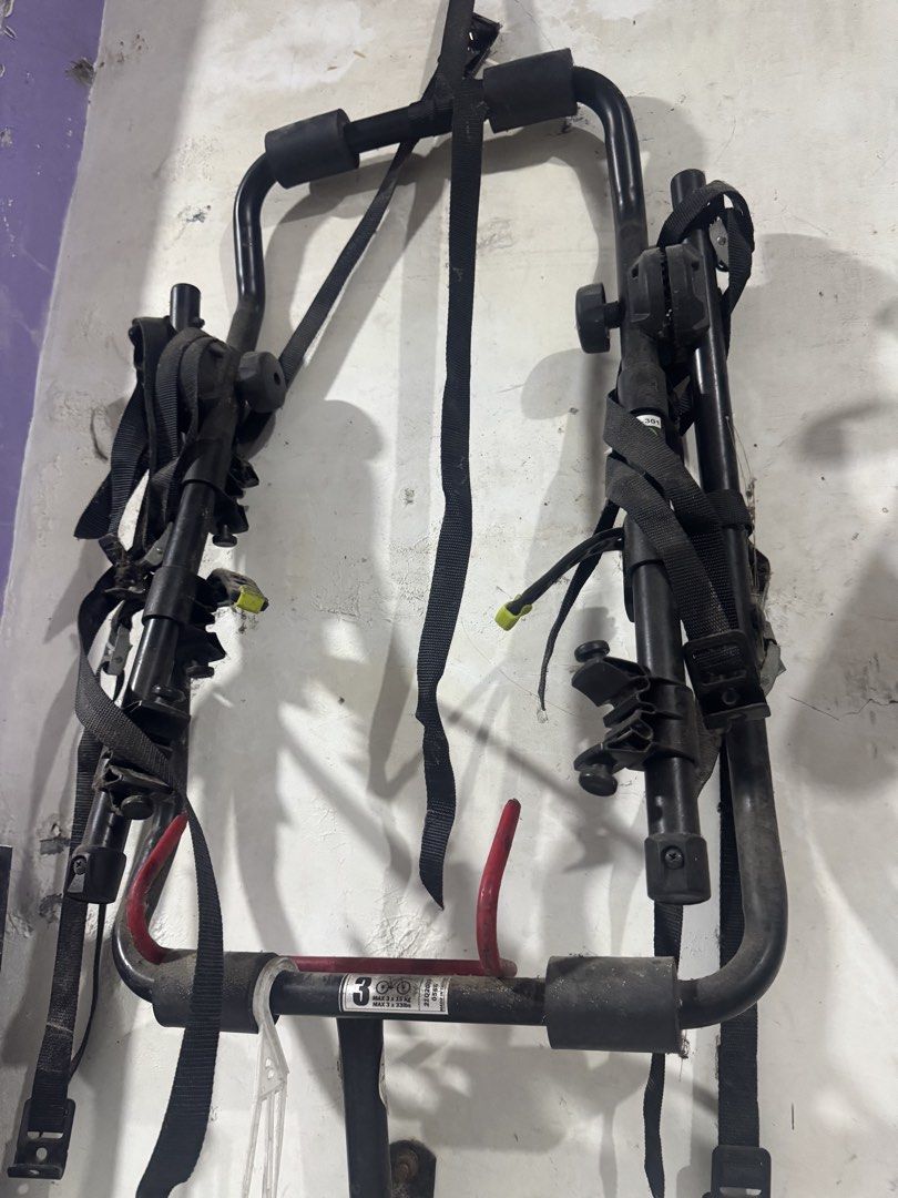 3 Bike Car Trunk Rack Carrier Mount (Category: Bicycles) located in Manila. Submitted by simplyameerah (Listing ID 1440724662, Image 2). Description: - Carries up to 3 bikes - Max weight capacity: 15kg (33lbs) per bike - Proudly made in Taiwan - Straps and mounts are included for easy installation - Ensures safe and secure bike transportation.