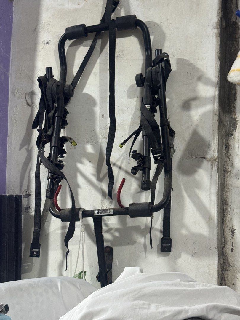 3 Bike Car Trunk Rack Carrier Mount (Category: Bicycles) located in Manila. Submitted by simplyameerah (Listing ID 1440724662, Image 1). Description: - Carries up to 3 bikes - Max weight capacity: 15kg (33lbs) per bike - Proudly made in Taiwan - Straps and mounts are included for easy installation - Ensures safe and secure bike transportation.