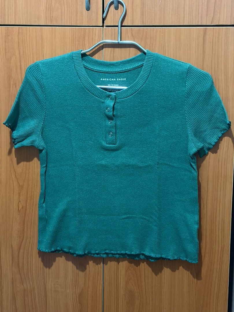 American Eagle Green Ribbed Henley Crop Top (Category: Shirts) located in Pasay City. Submitted by ianaxx.03 (Listing ID 1440695086, Image 1). Description: (Please take note that colors may differ due to lighting) IMPORTANT REMINDERS BEFORE ORDERING: 📌 NO RETURN, NO REFUND, NO EXCHANGE 📌MOP: Gcash 📦Shipping via GRAB or JNT 📦Shipping fee should be shouldered by customer 📍 Our location: Metro Manila, Makati City Shipping terms: 📦Once an order