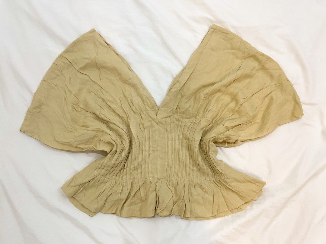Anewsta Pleated Flutter Sleeve V-Neck Top (Category: Blouses) located in San Isidro. Submitted by kosfei (Listing ID 1440600960, Image 2). Description: can fit M help me clean up my closet >< all items are pre-loved, most are unused or worn only once! visit my ig @riclauset for more info ^^ .