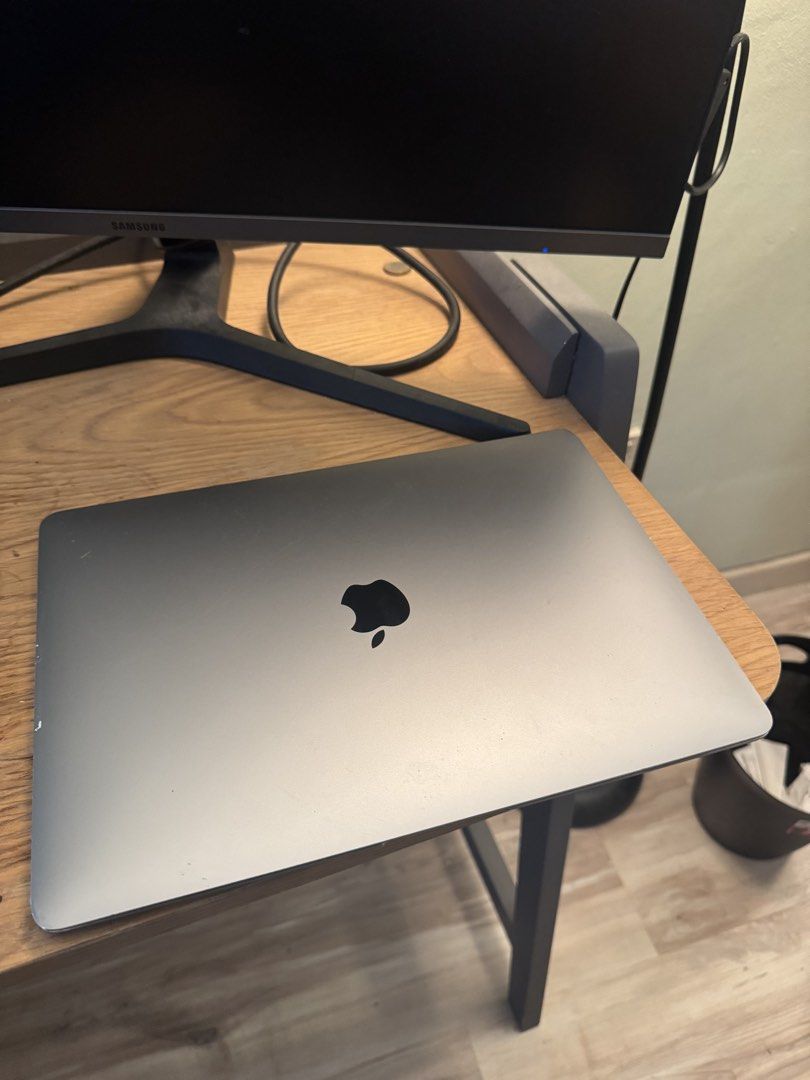 Apple MacBook Air467395806475079681