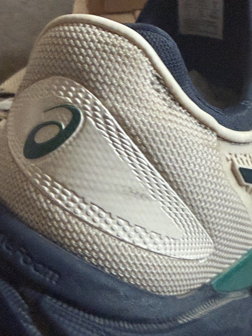 Asics FF3 size 8 tennis shoes (Category: Sneakers) located in Quezon City. Submitted by cholotree (Listing ID 1440658950, Image 3). Description: Asics Court FF3 Size 8 US (can fit 8.5, fits wide) Used 8-12 times only (signs of wear on logo, see picture) Comes with original box, no receipt Bought in Japan Can do meetups in Katipunan, QC.